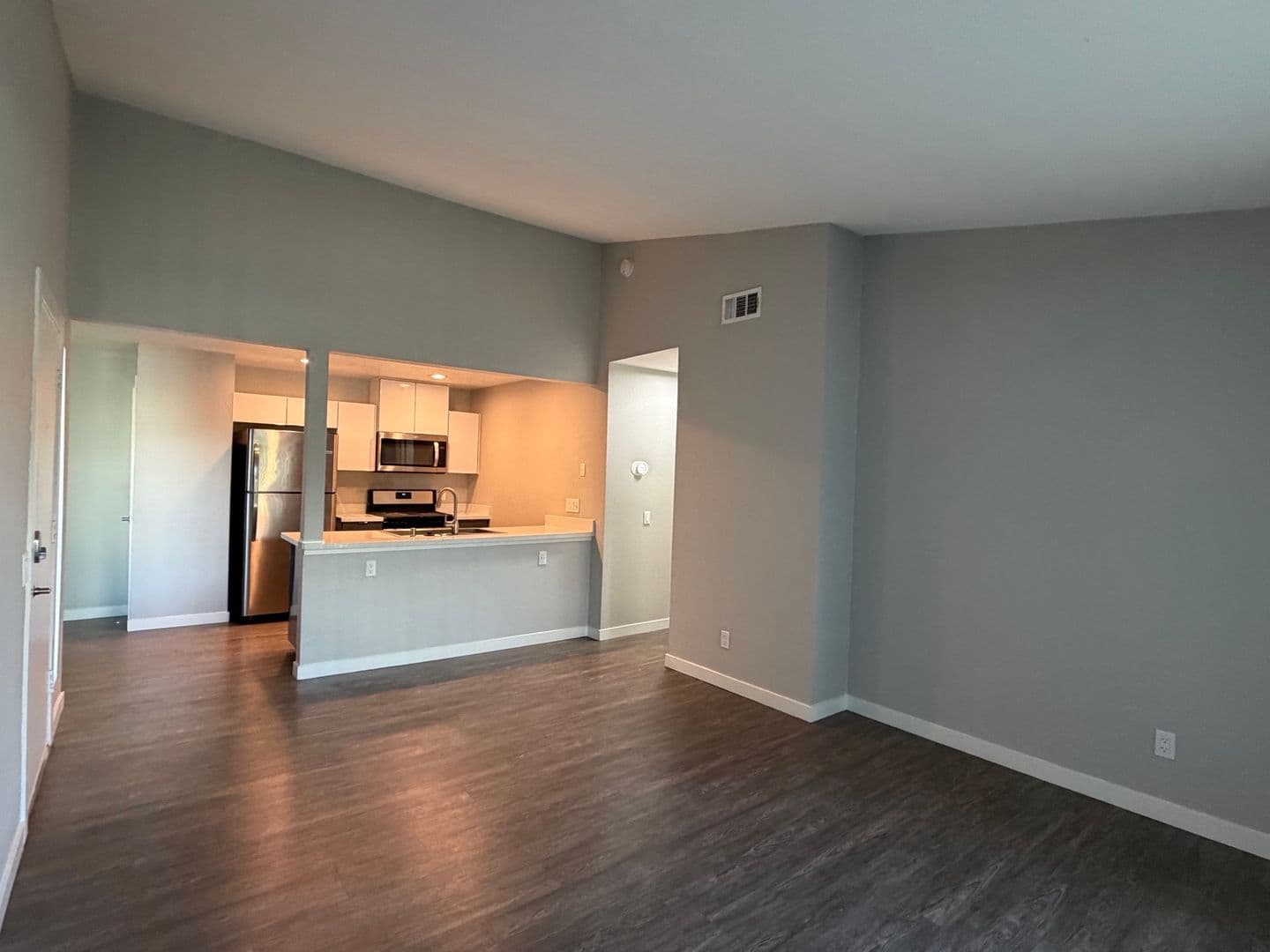 Riverside Apartment: 7600 Ambergate Place
