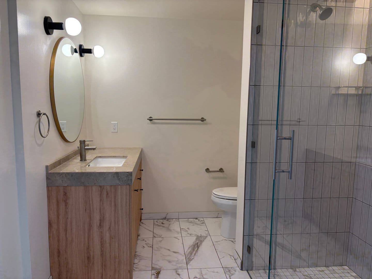 Los Angeles Apartment: 6390 De Longpre Avenue