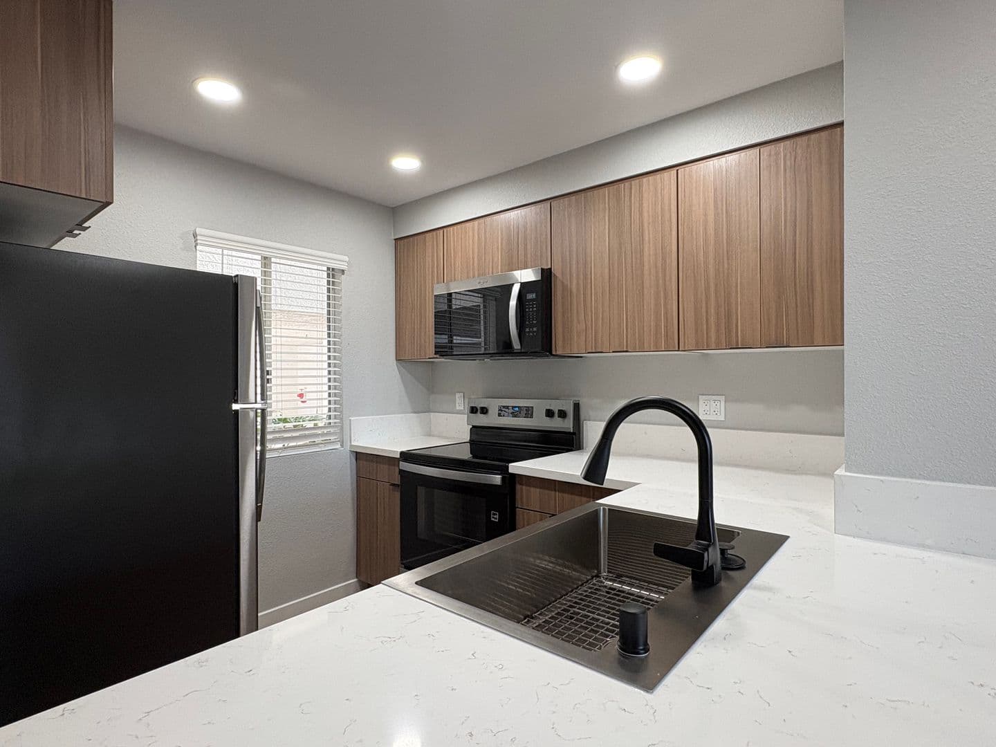Costa Mesa Apartment: 2855 Pinecreek Drive