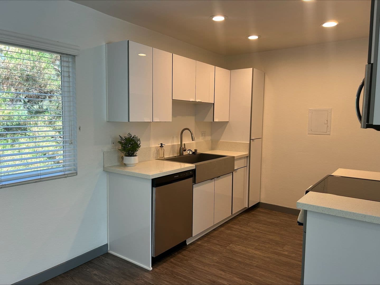 Fullerton Apartment: 2656 Associated Road