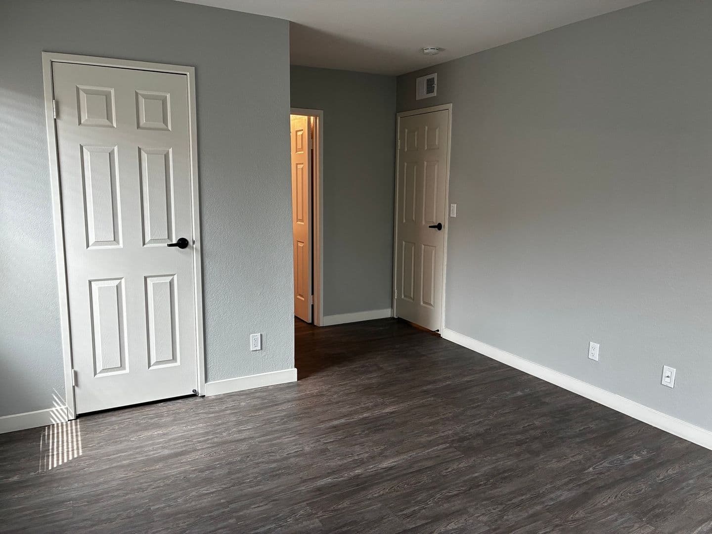 Riverside Apartment: 3957 Pierce Street