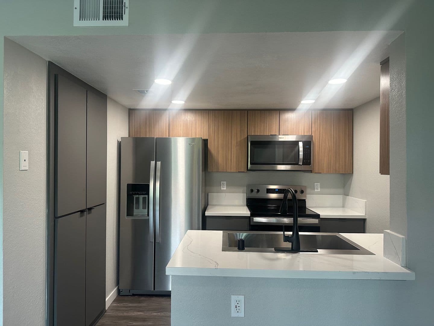 Riverside Apartment: 3957 Pierce Street