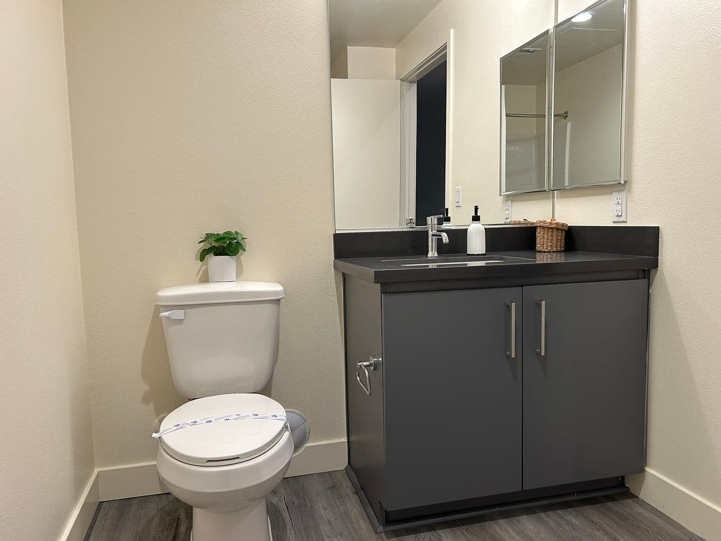 Riverside Apartment: 3050 Mission Inn Avenue