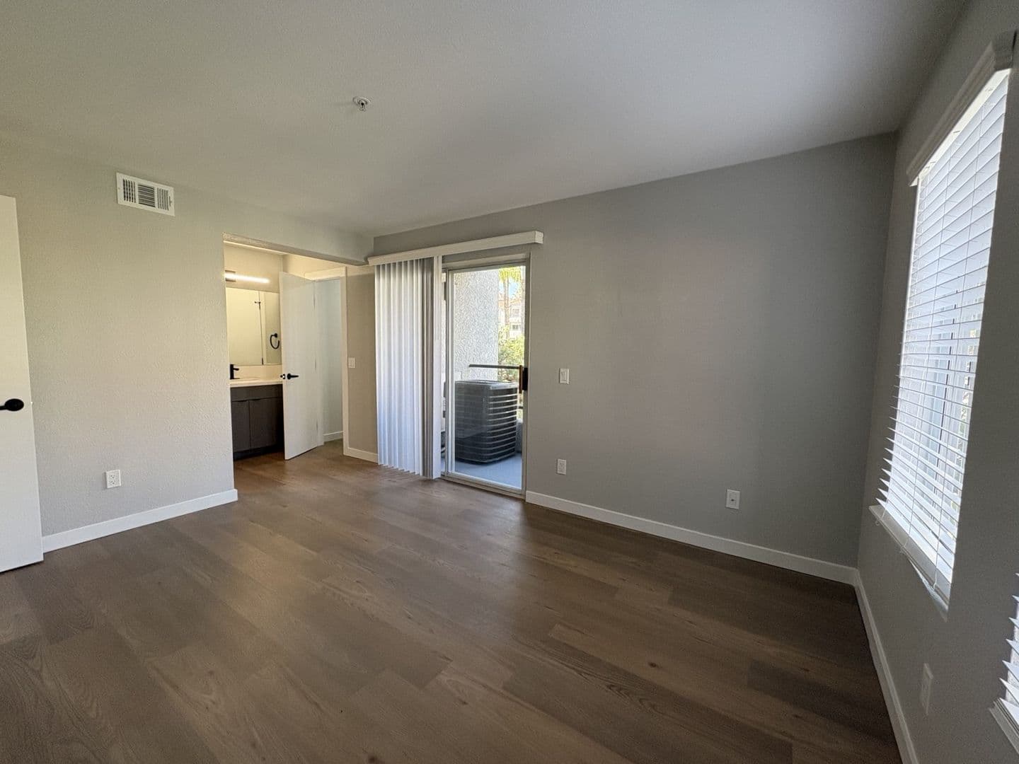Costa Mesa Apartment: 2855 Pinecreek Drive