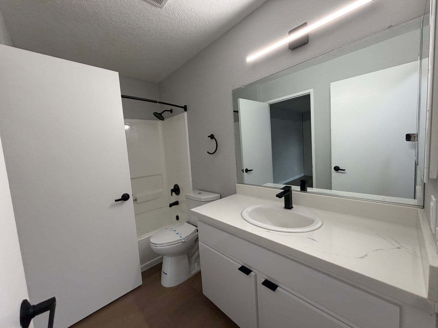 Riverside Apartment: 7600 Ambergate Place