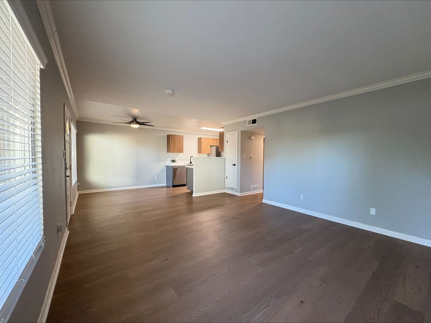Lakewood Apartment: 4905 Castana Avenue