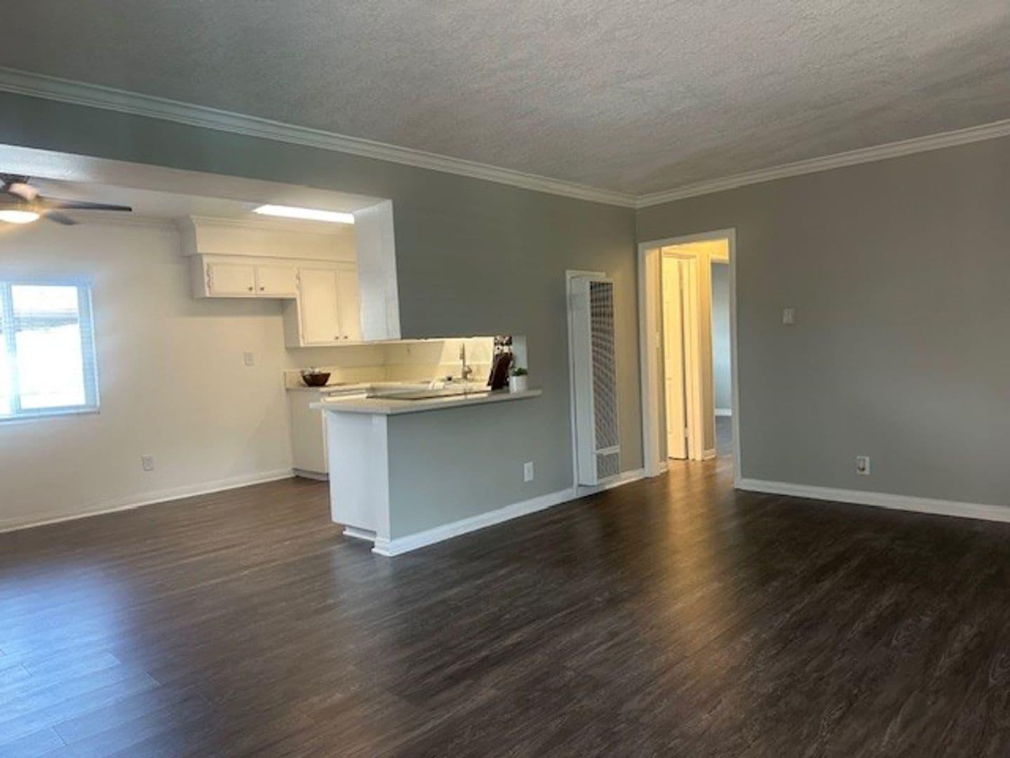 Paramount Apartment: 15940 Indiana Avenue