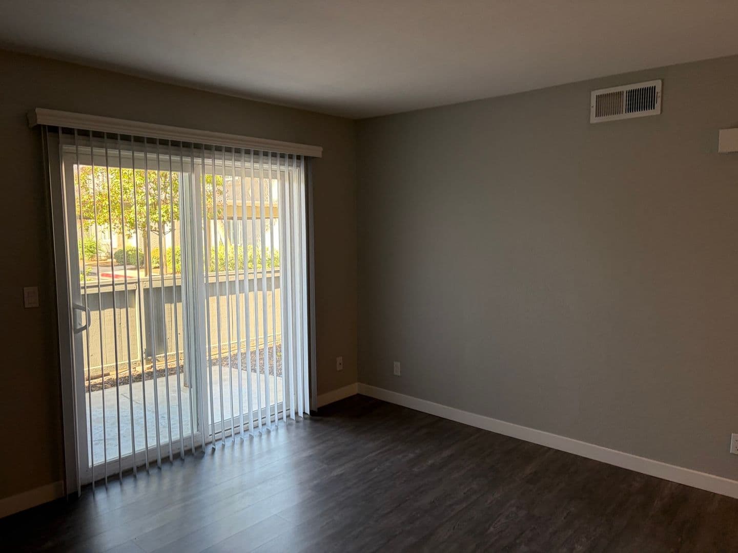 Riverside Apartment: 3957 Pierce Street