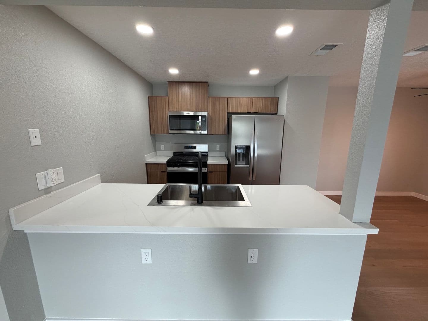 Riverside Apartment: 7600 Ambergate Place