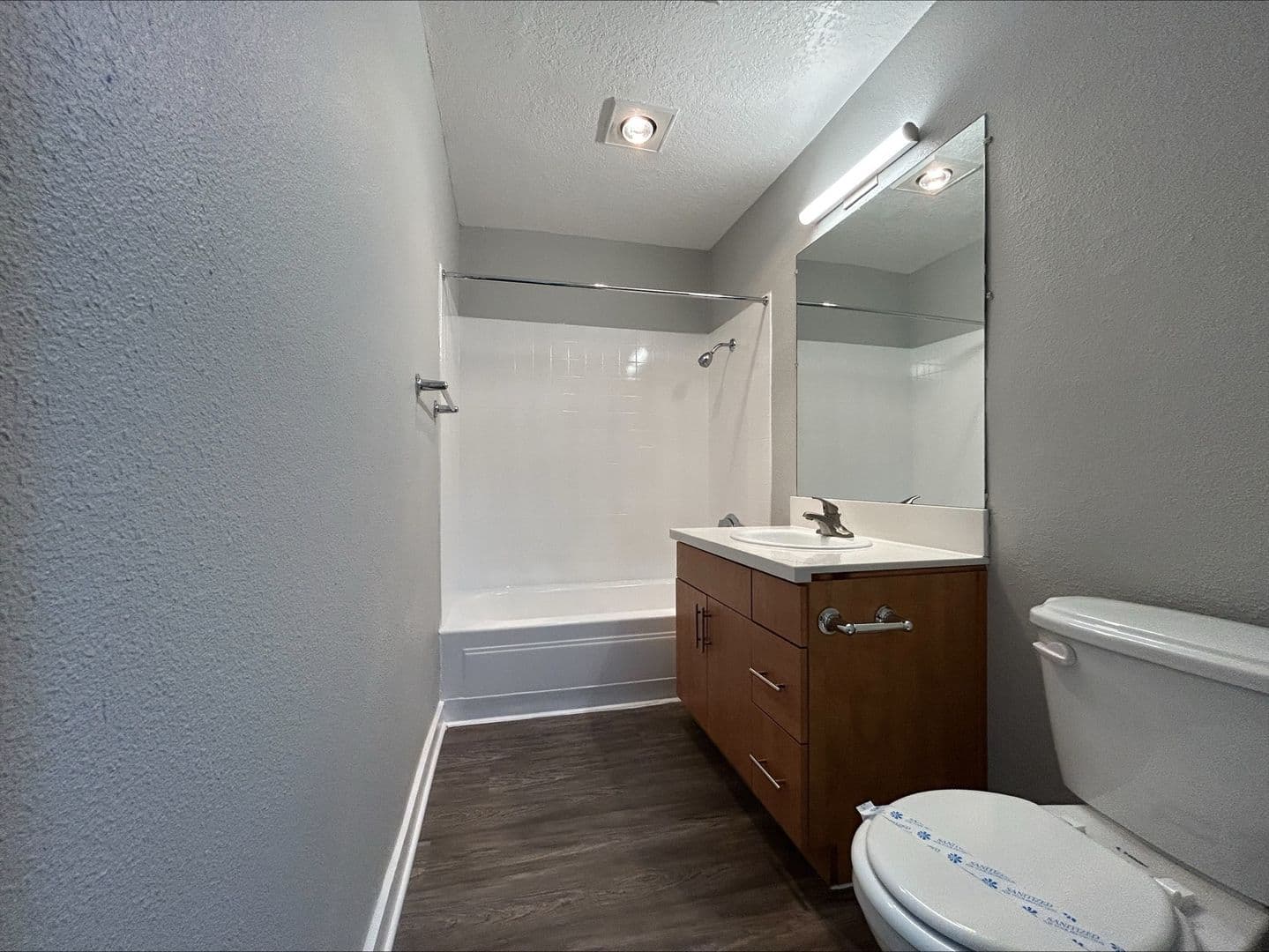 Long Beach Apartment: 1718 Ximeno Avenue