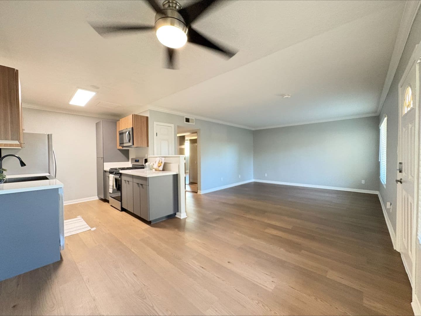 Lakewood Apartment: 4905 Castana Avenue