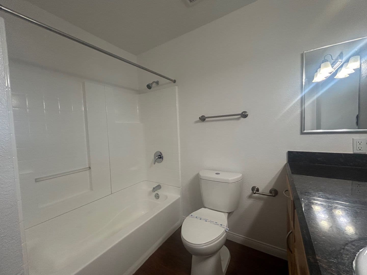Anaheim Apartment: 2880 W. Ball Road