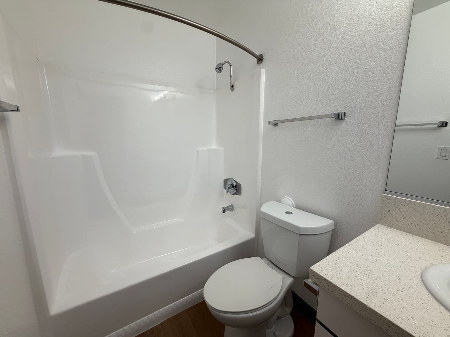 Costa Mesa Apartment: 126 E. 18th Street