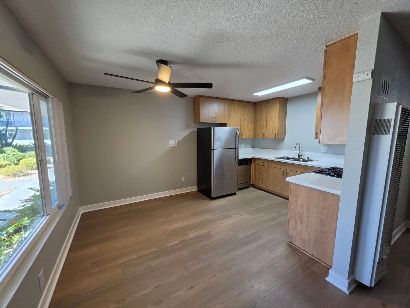 Long Beach Apartment: 1718 Ximeno Avenue