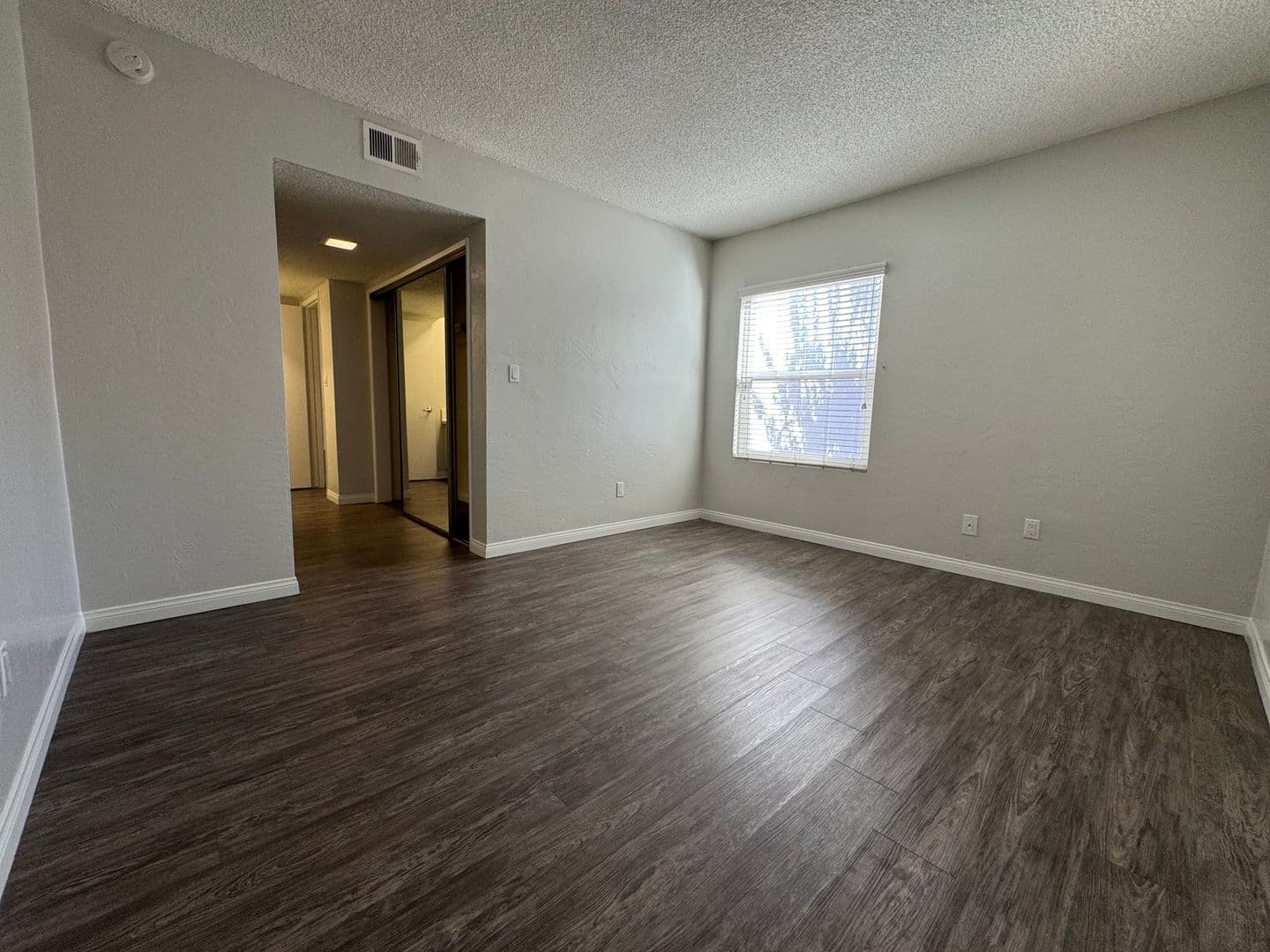 Anaheim Apartment: 2965 E. Jackson