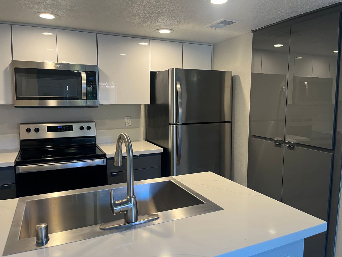 Riverside Apartment: 3957 Pierce Street