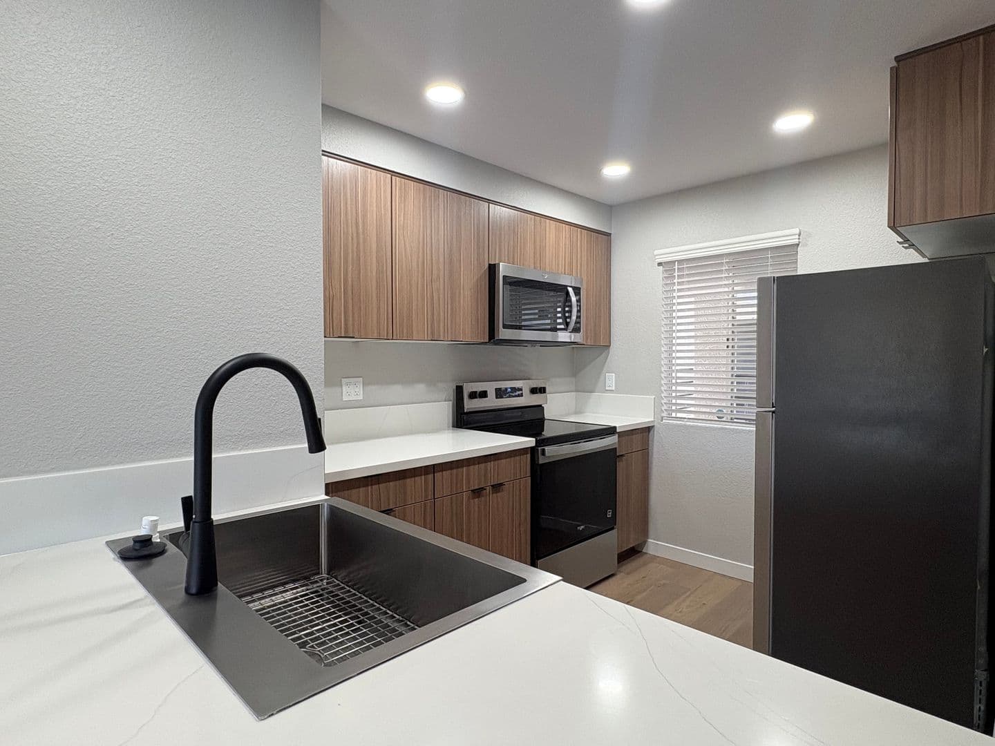 Costa Mesa Apartment: 2855 Pinecreek Drive