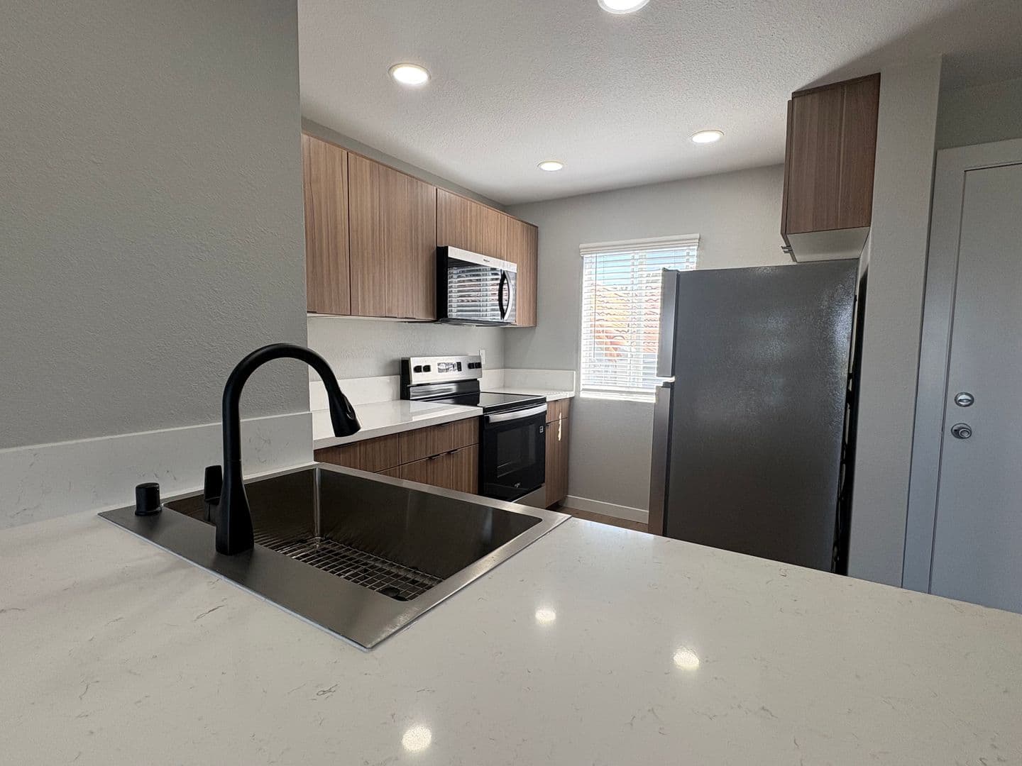 Costa Mesa Apartment: 2855 Pinecreek Drive