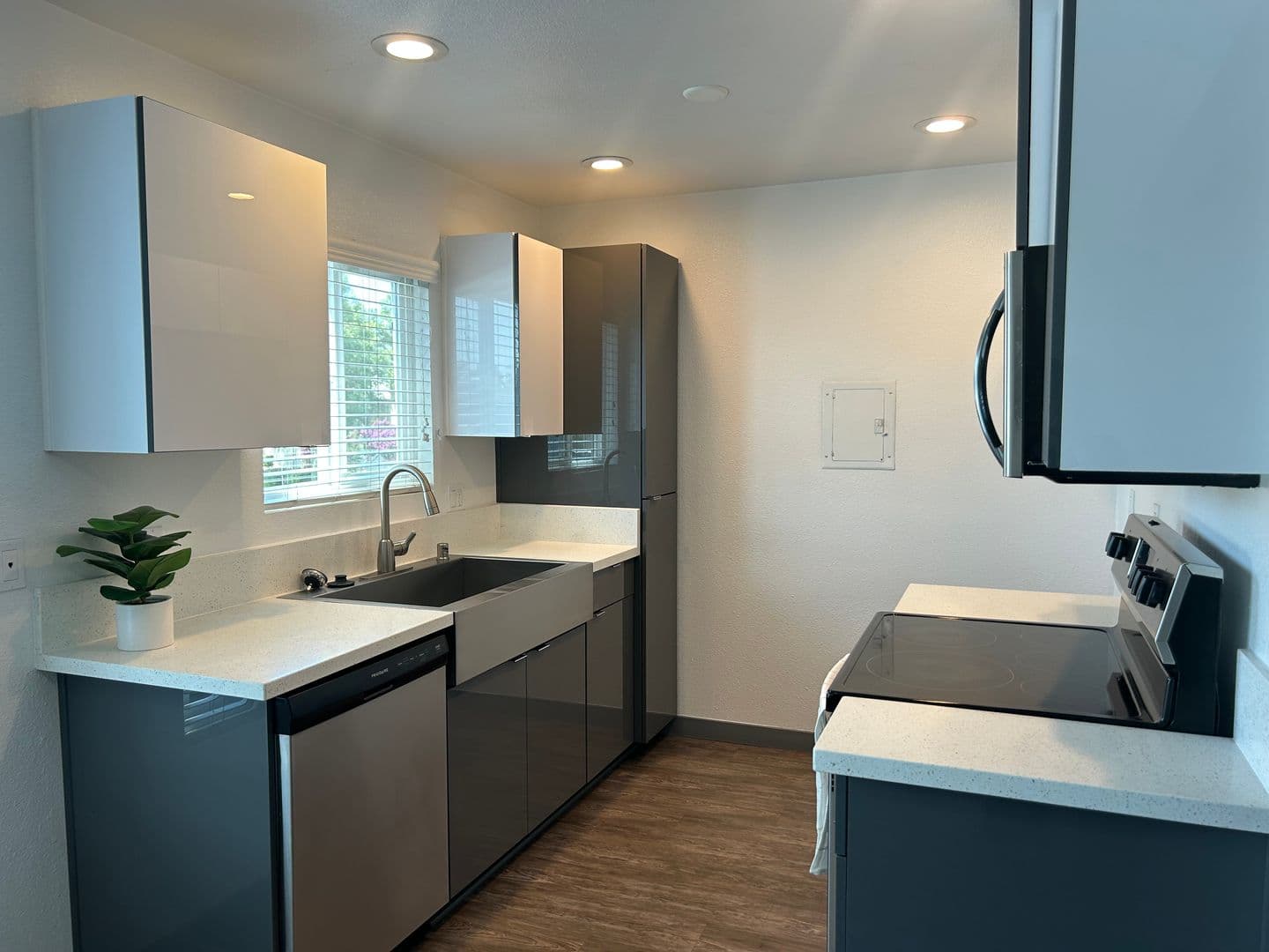 Fullerton Apartment: 2656 Associated Road