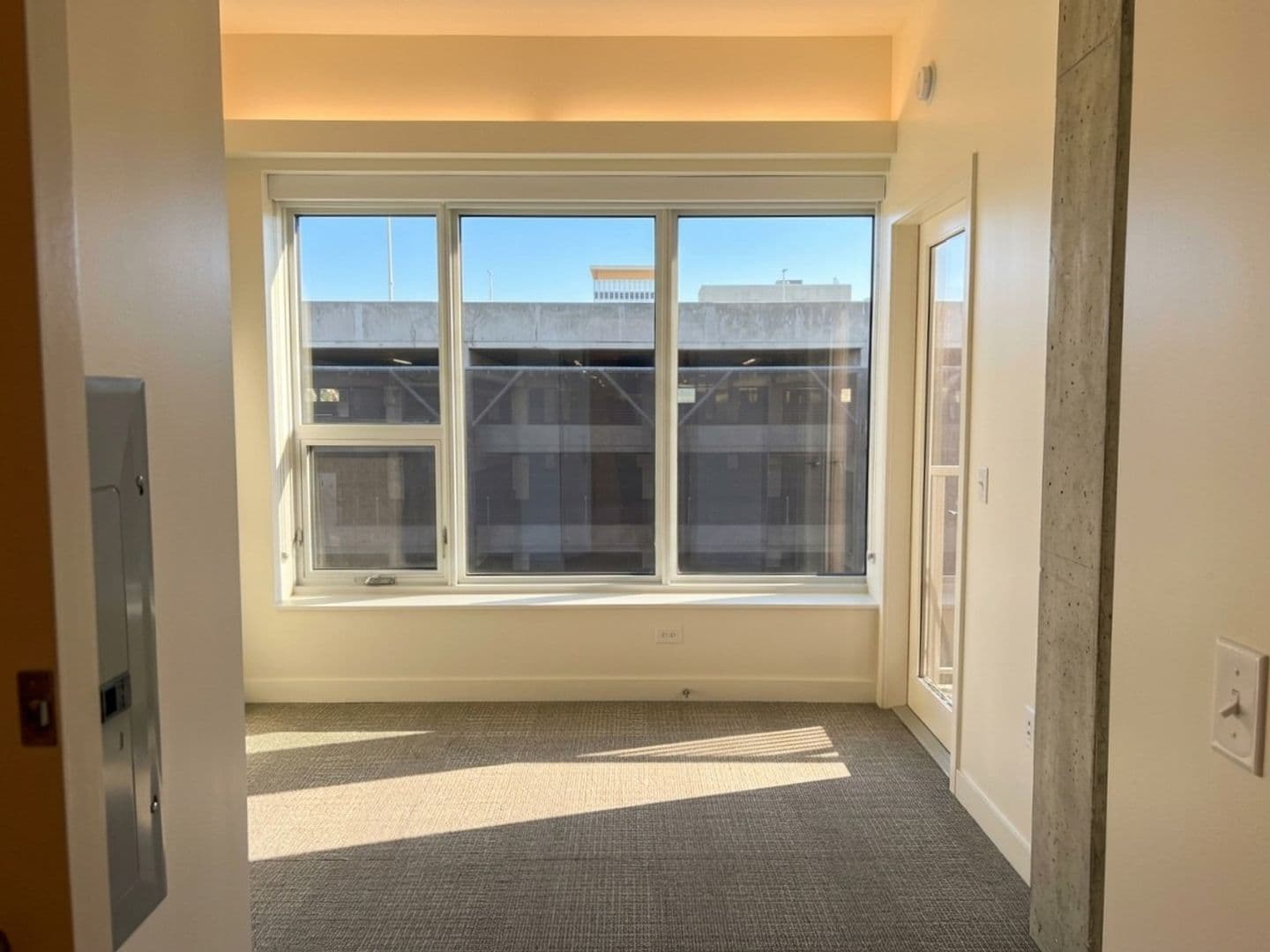 Los Angeles Apartment: 6390 De Longpre Avenue