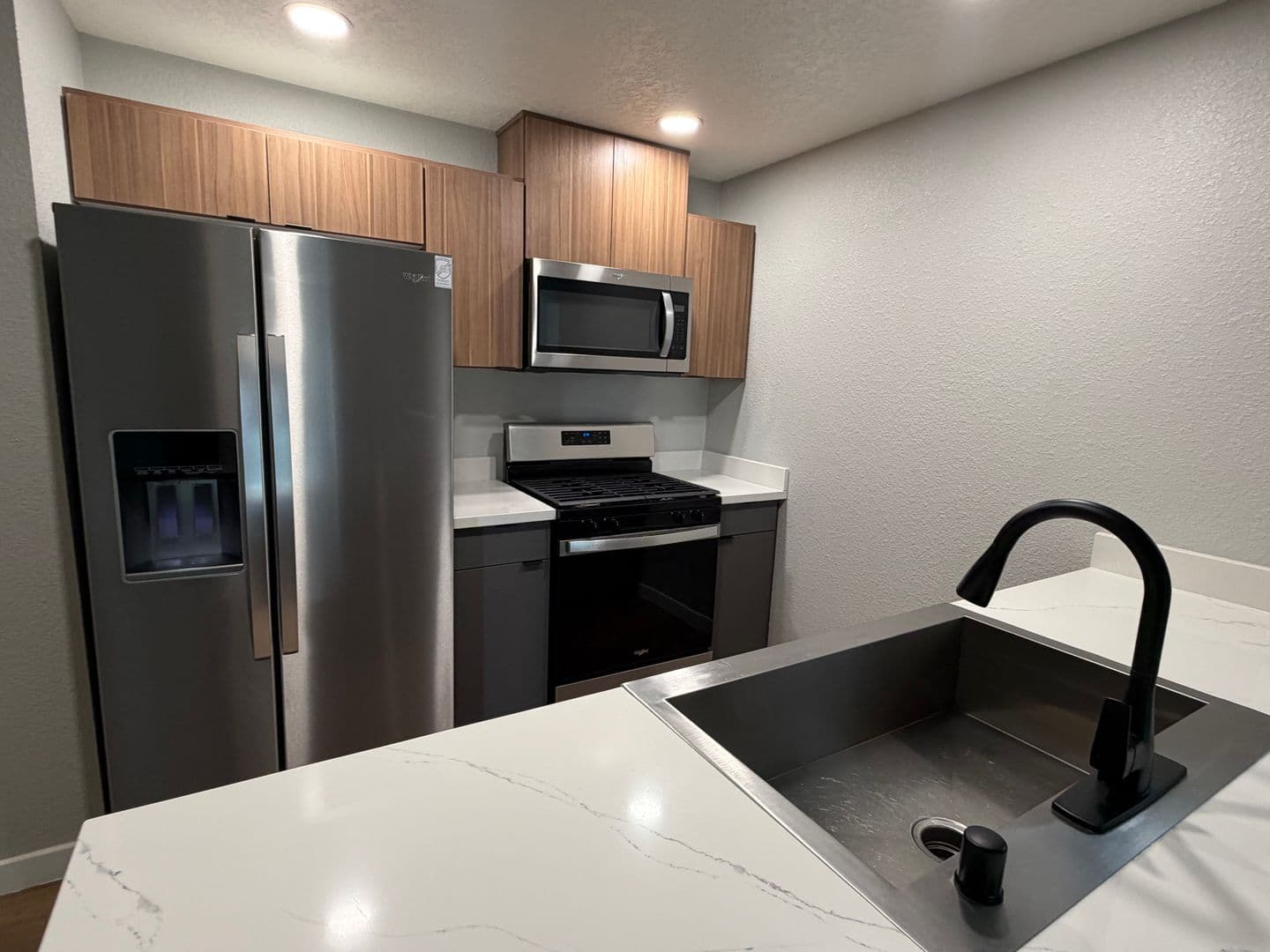 Riverside Apartment: 7600 Ambergate Place