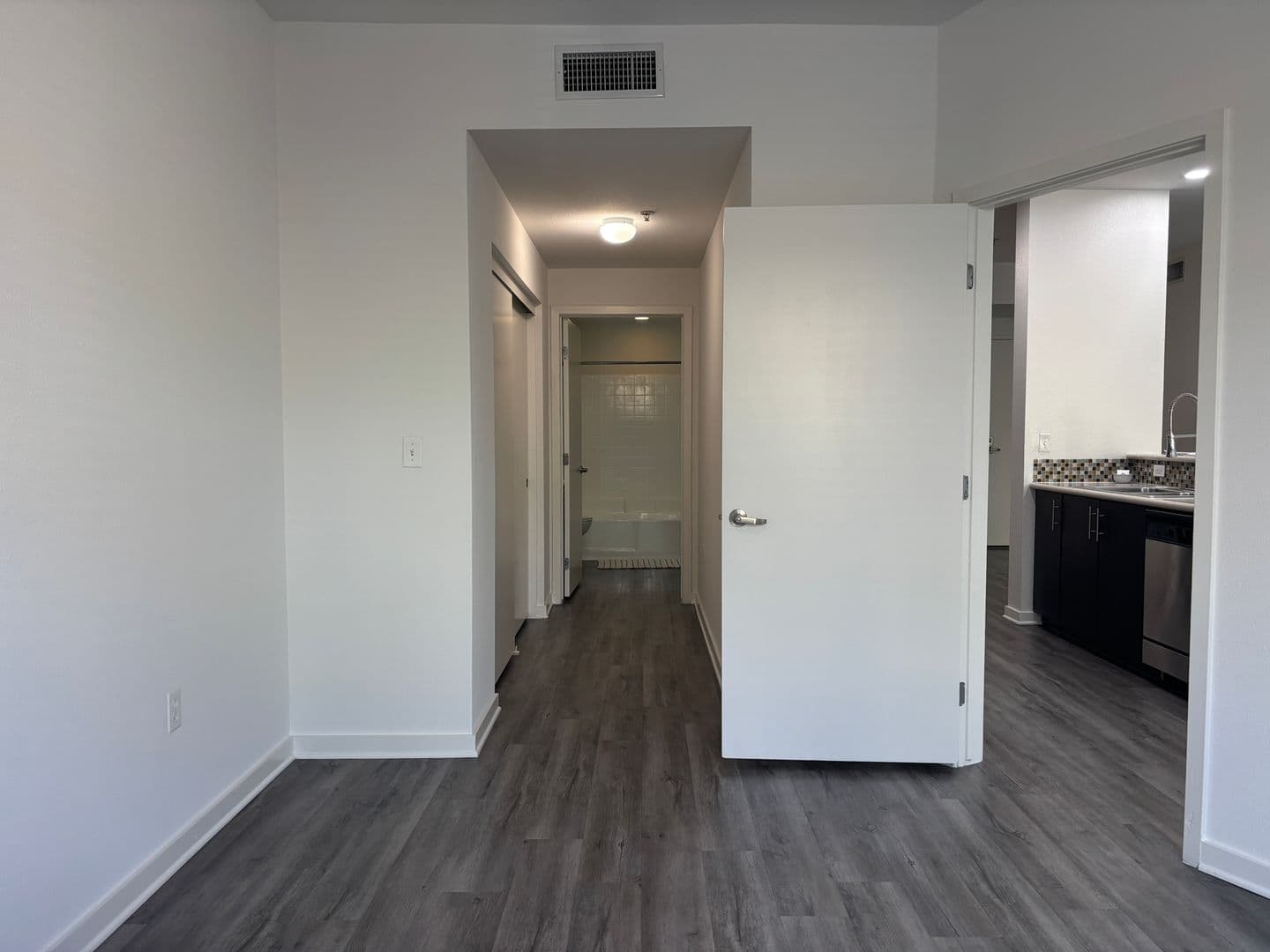 Los Angeles Apartment: 138 North Beaudry Avenue