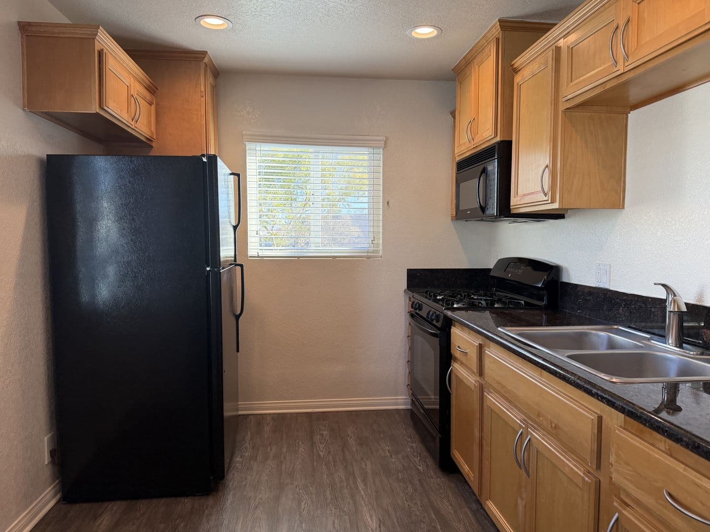 Lakewood Apartment: 4907 1/4 Hayter Avenue