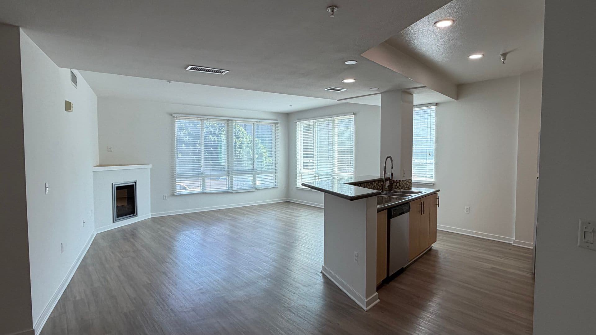 Los Angeles Apartment: 138 North Beaudry Avenue