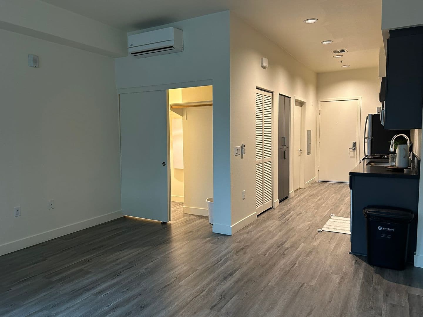 Riverside Apartment: 3050 Mission Inn Avenue