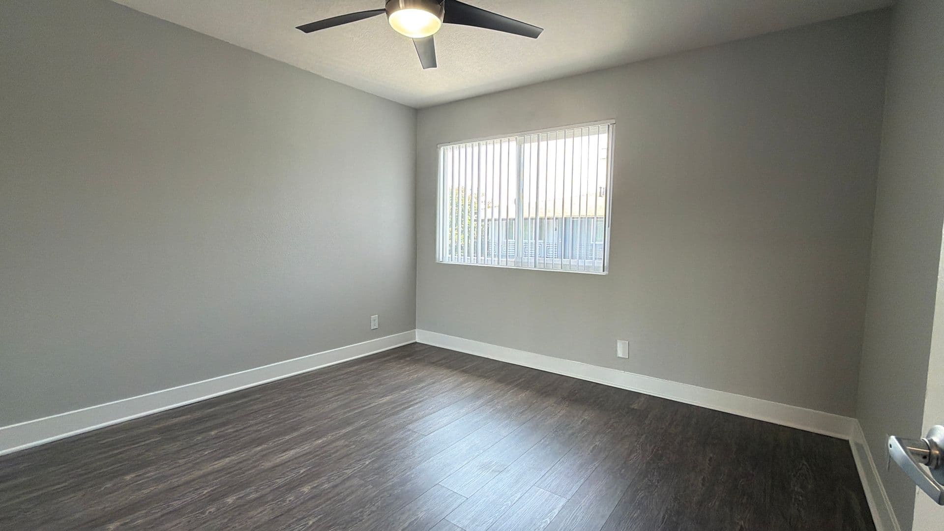 Long Beach Apartment: 1718 Ximeno Avenue