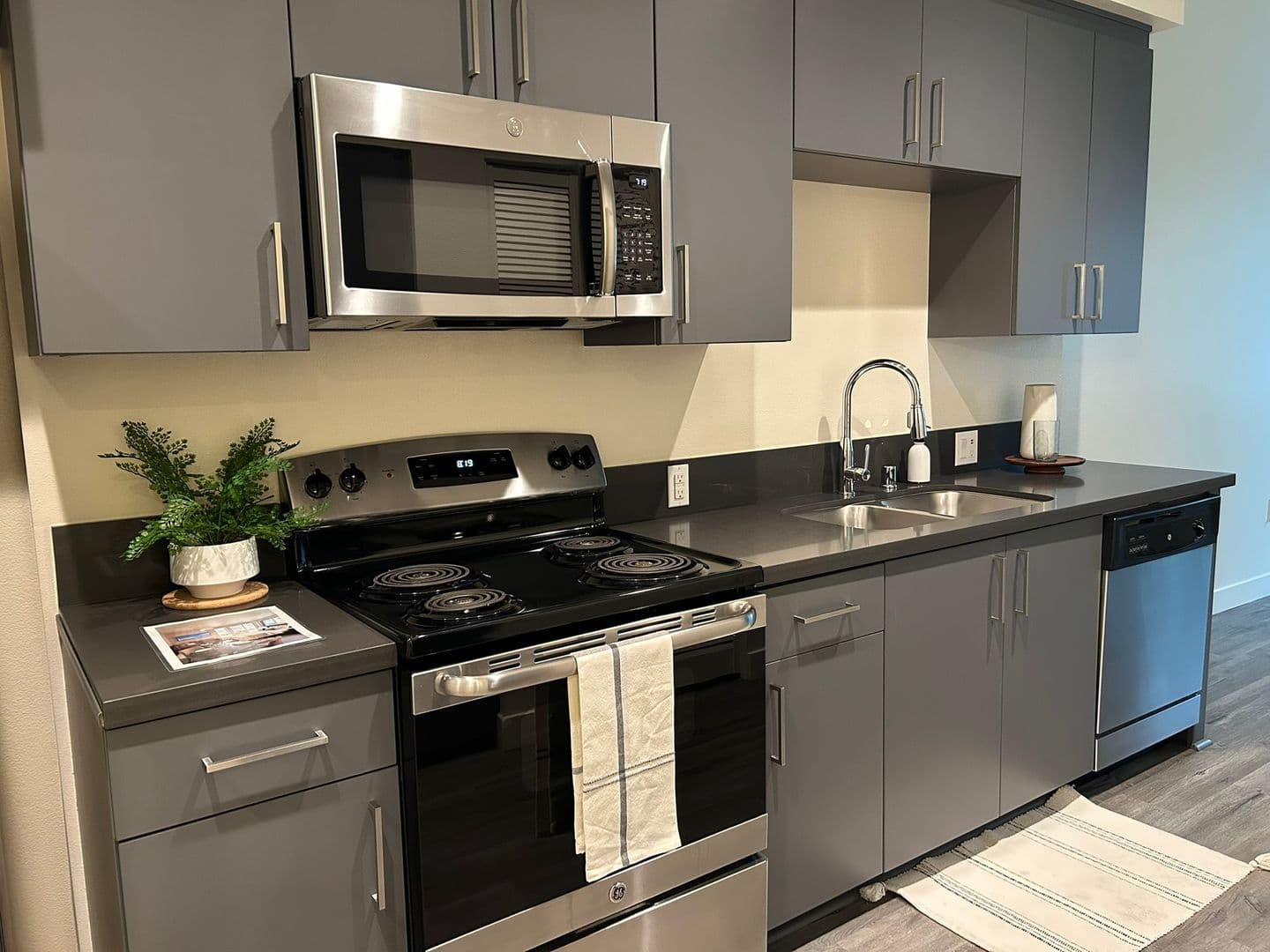 Riverside Apartment: 3050 Mission Inn Avenue