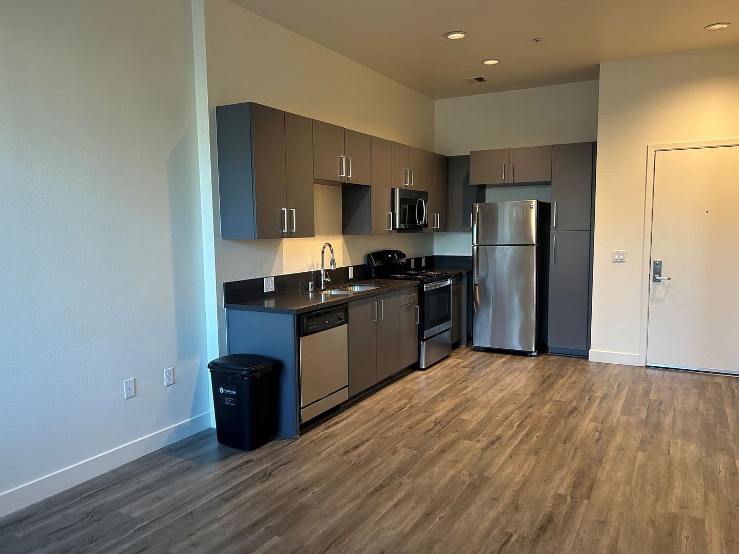 Riverside Apartment: 3050 Mission Inn Avenue