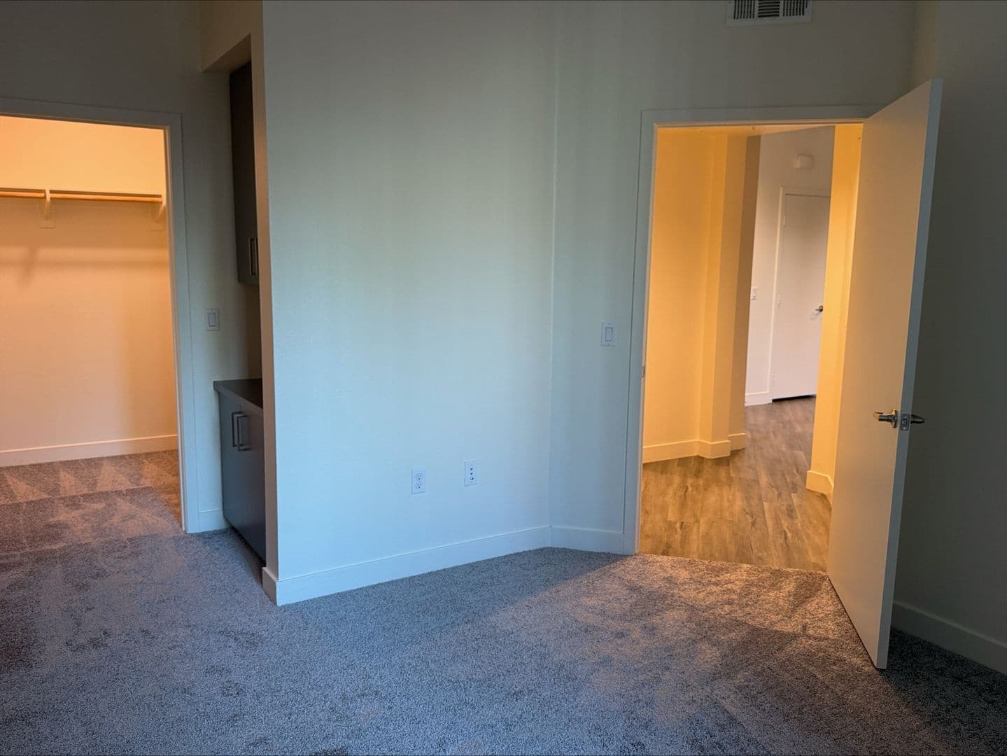 Riverside Apartment: 3050 Mission Inn Avenue