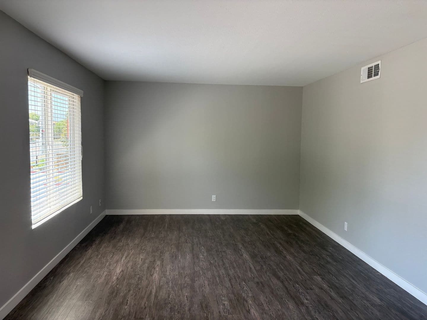 Riverside Apartment: 3957 Pierce Street