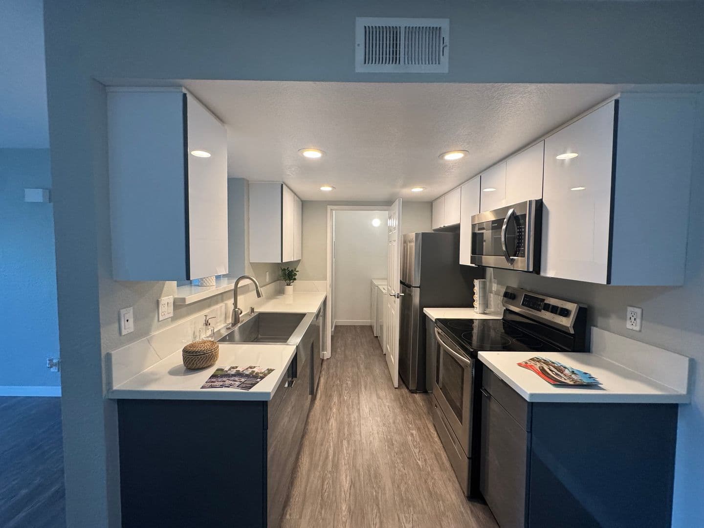 Riverside Apartment: 3957 Pierce Street