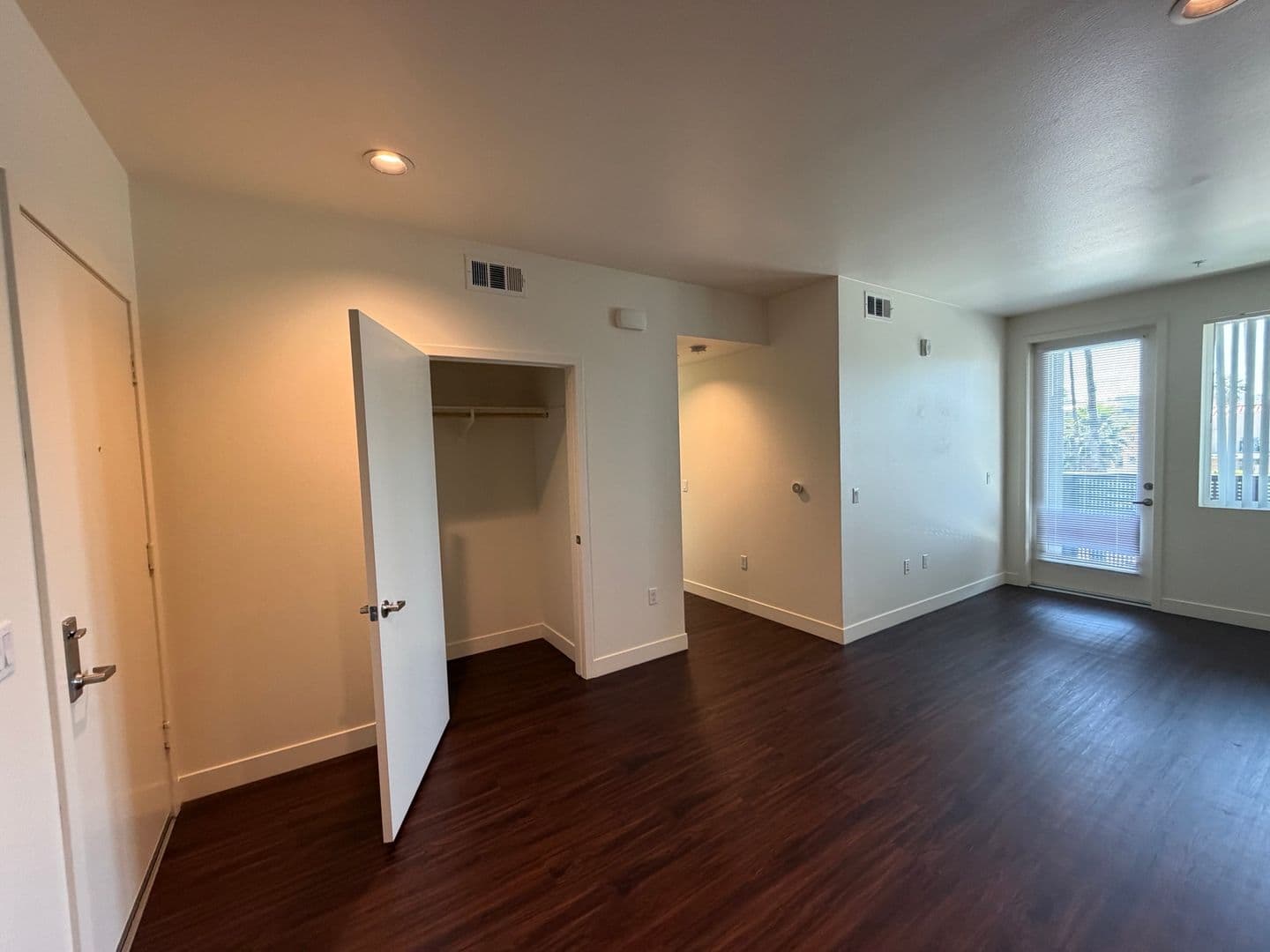 Riverside Apartment: 3050 Mission Inn Avenue