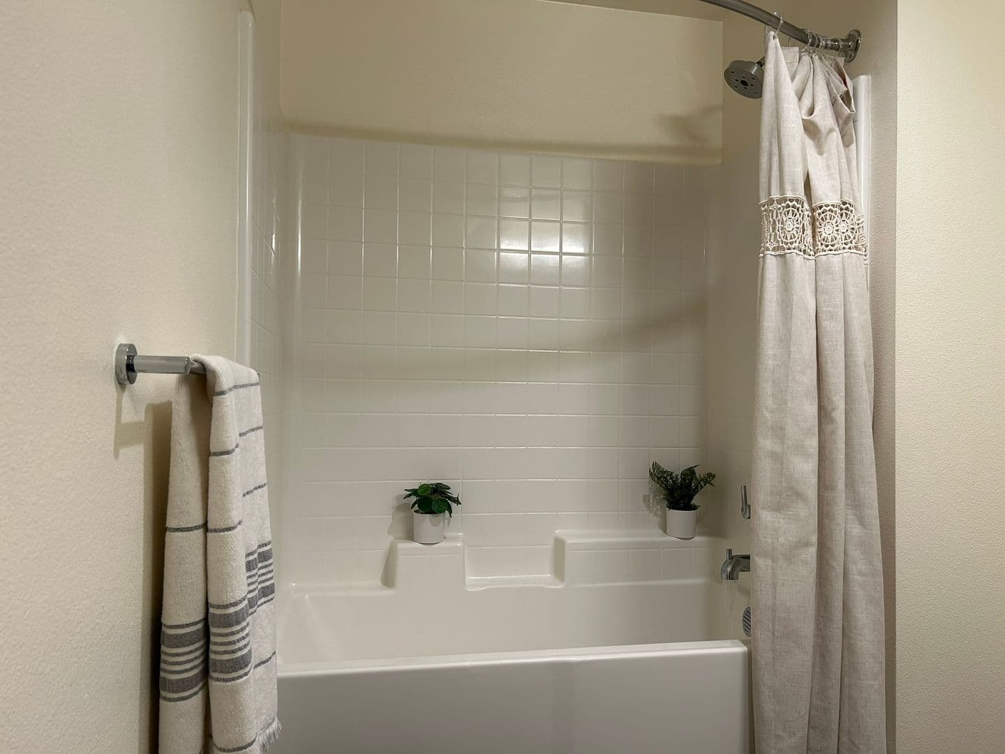 Riverside Apartment: 3050 Mission Inn Avenue
