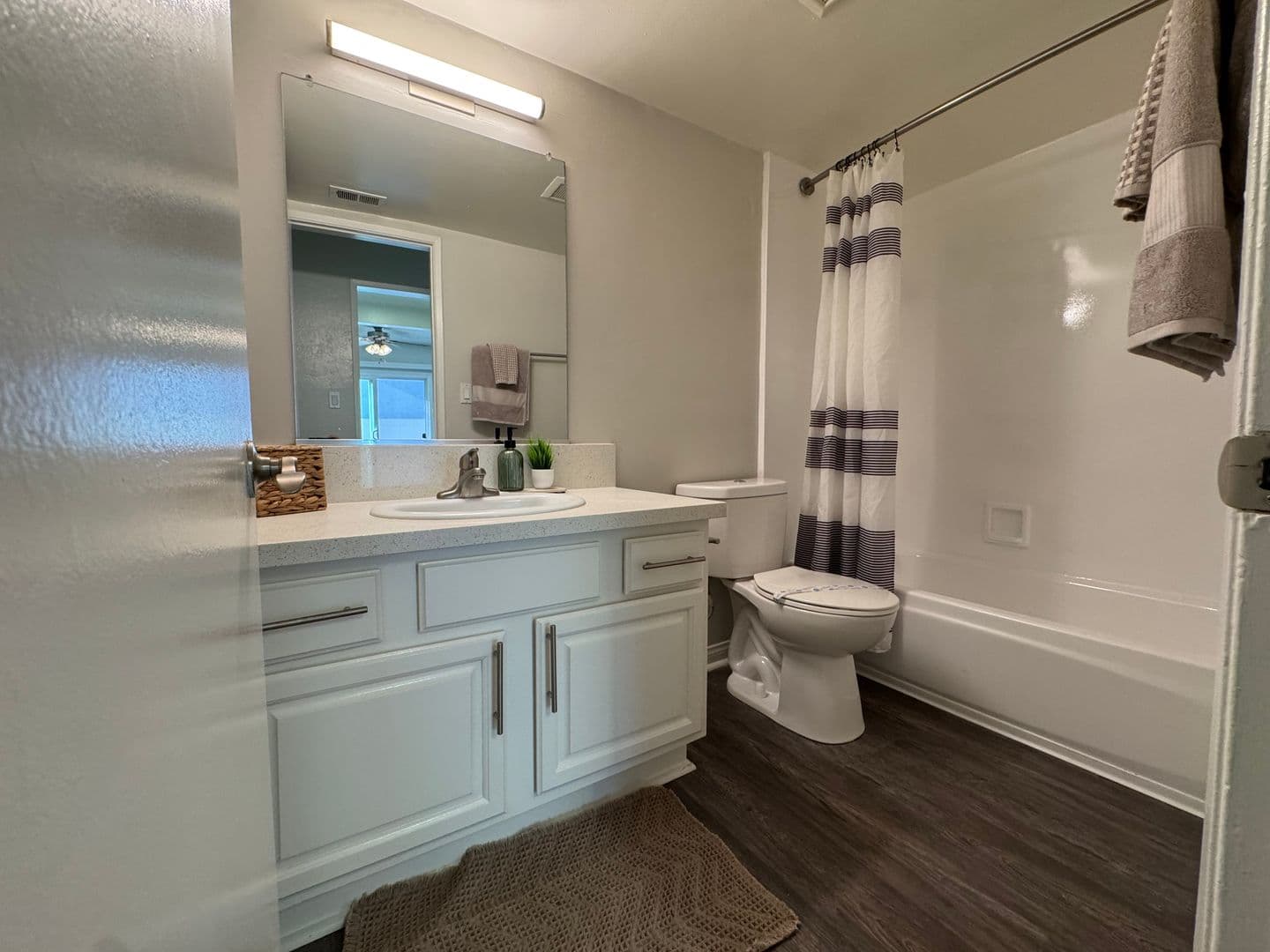 Anaheim Apartment: 2965 E. Jackson