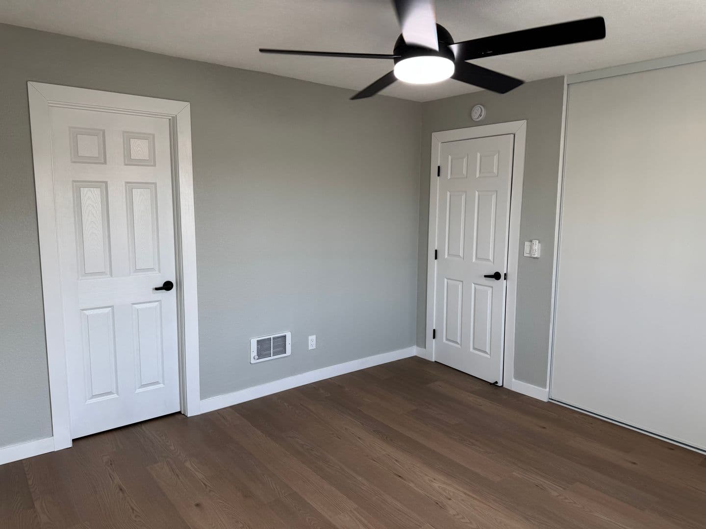 Santa Ana Apartment: 811 S. Fairview