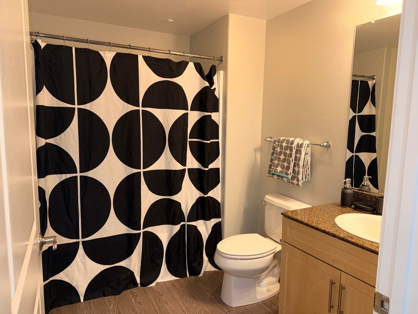 Anaheim Apartment: 2100 E. Katella Avenue