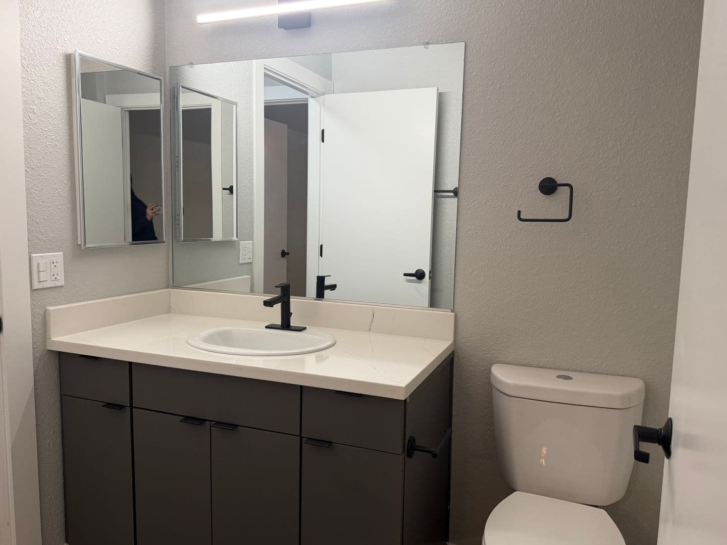 Riverside Apartment: 7600 Ambergate Place