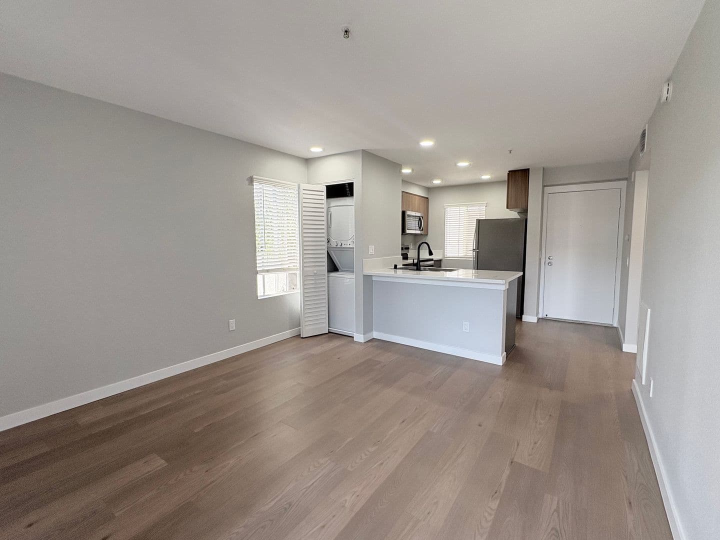 Costa Mesa Apartment: 2855 Pinecreek Drive