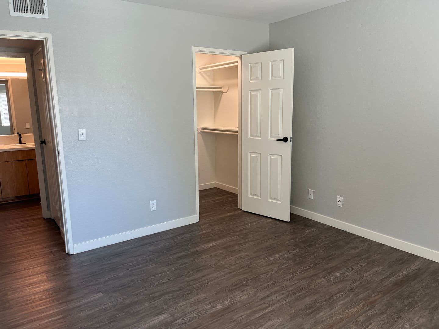 Riverside Apartment: 3957 Pierce Street
