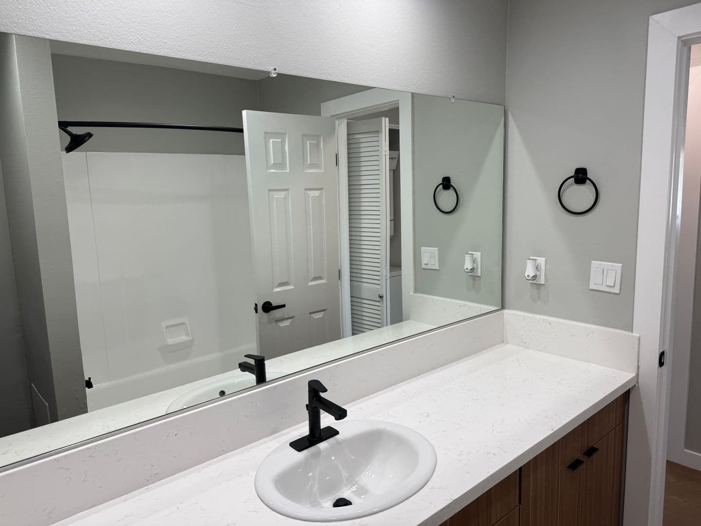Orange Apartment: 501 E. Katella Avenue