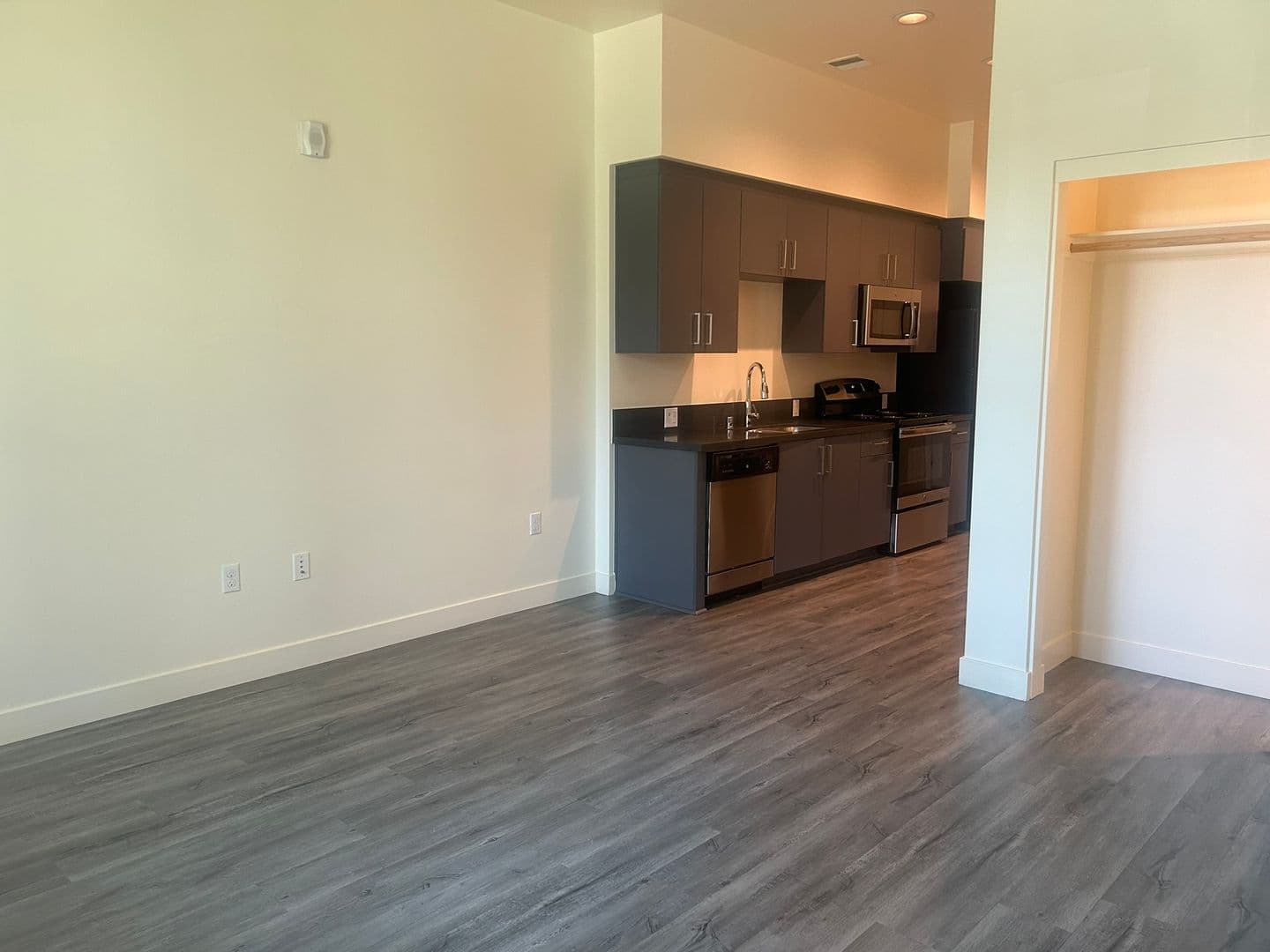 Riverside Apartment: 3050 Mission Inn Avenue