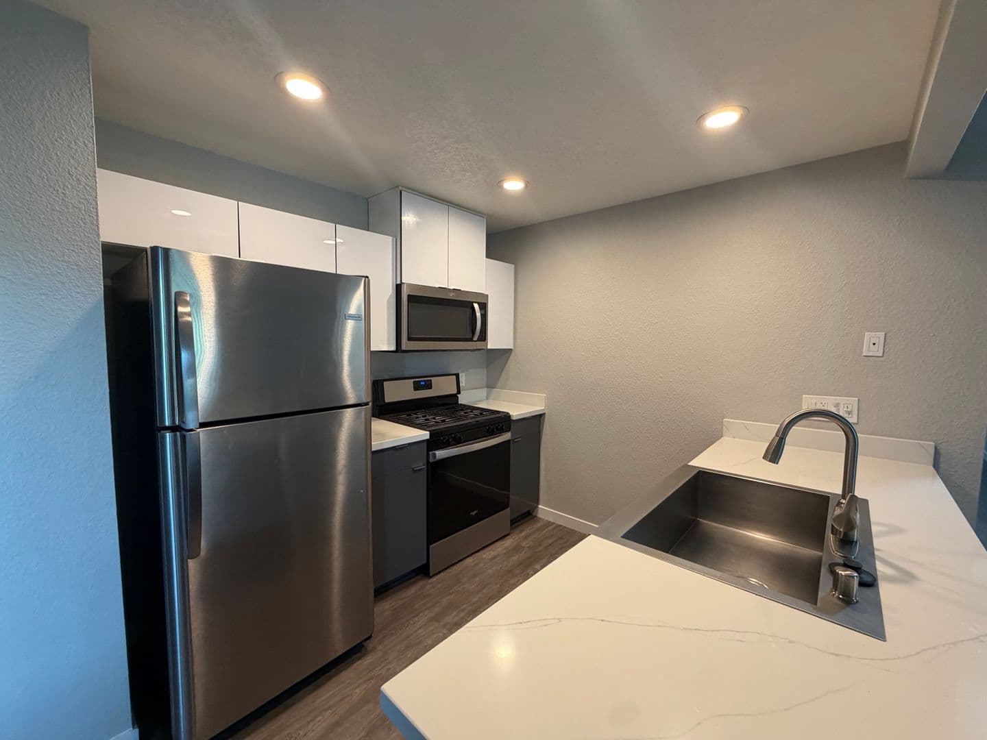 Riverside Apartment: 7600 Ambergate Place