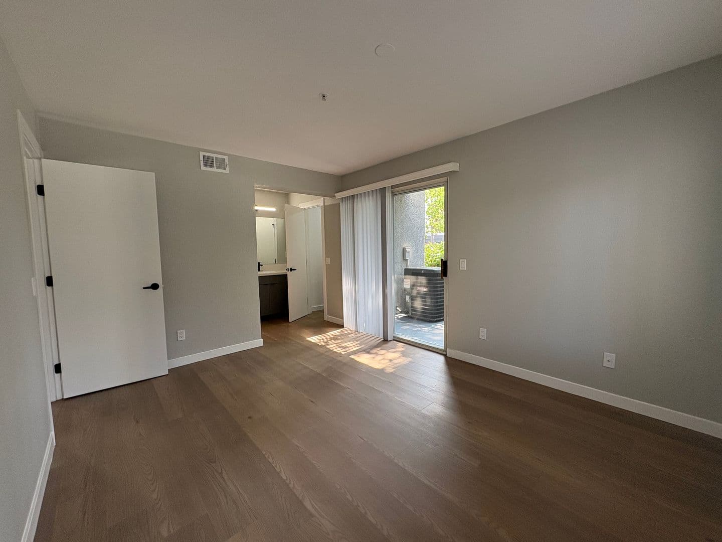 Costa Mesa Apartment: 2855 Pinecreek Drive