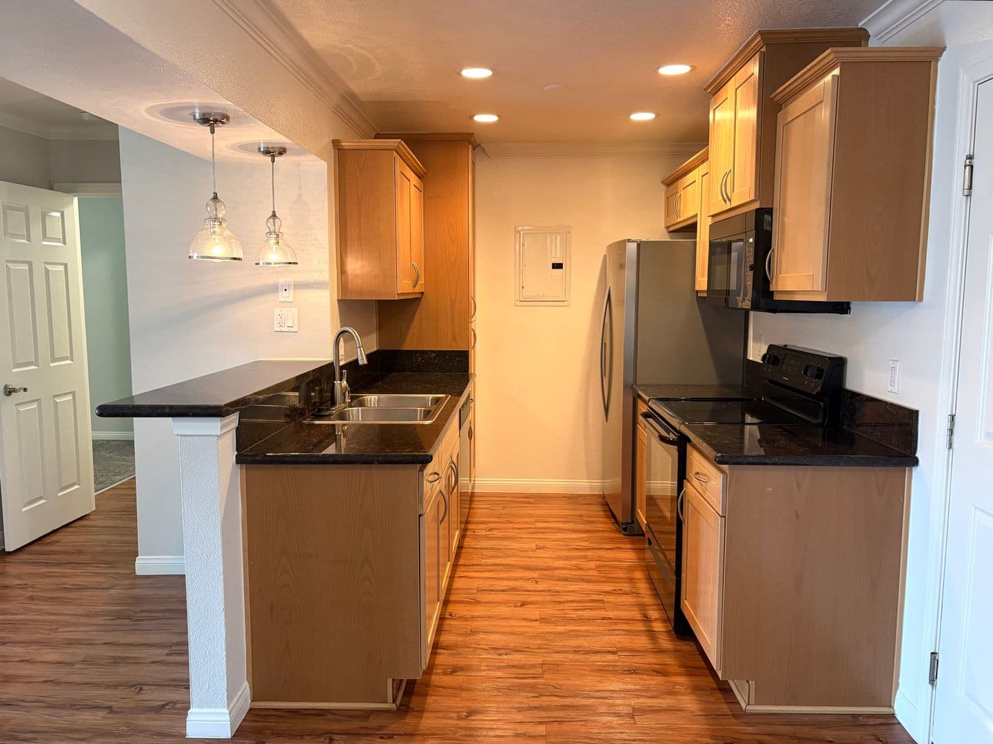 Anaheim Apartment: 2970 W. Orange Avenue