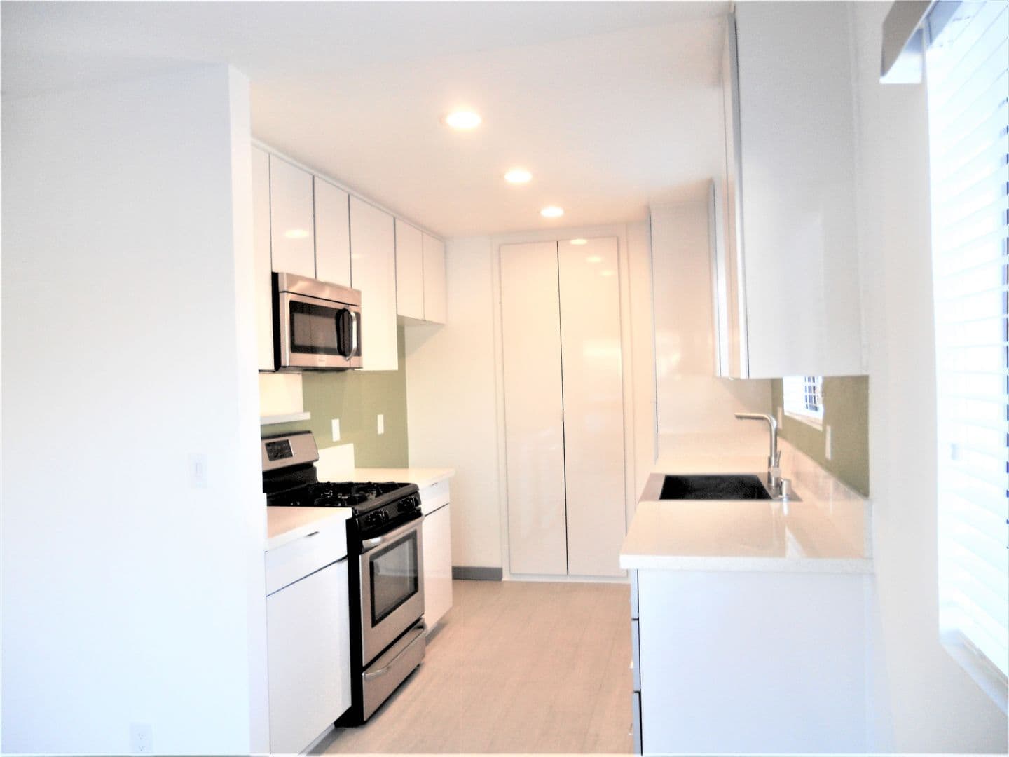 Costa Mesa Apartment: 126 E. 18th Street
