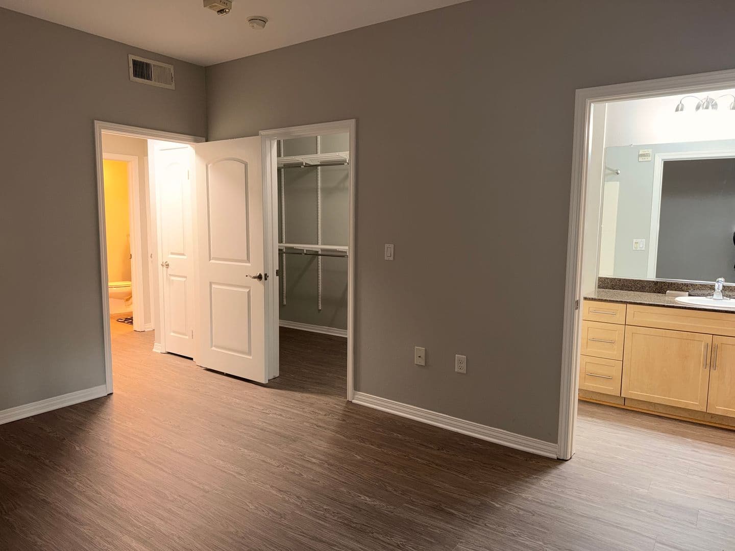 Anaheim Apartment: 2100 E. Katella Avenue